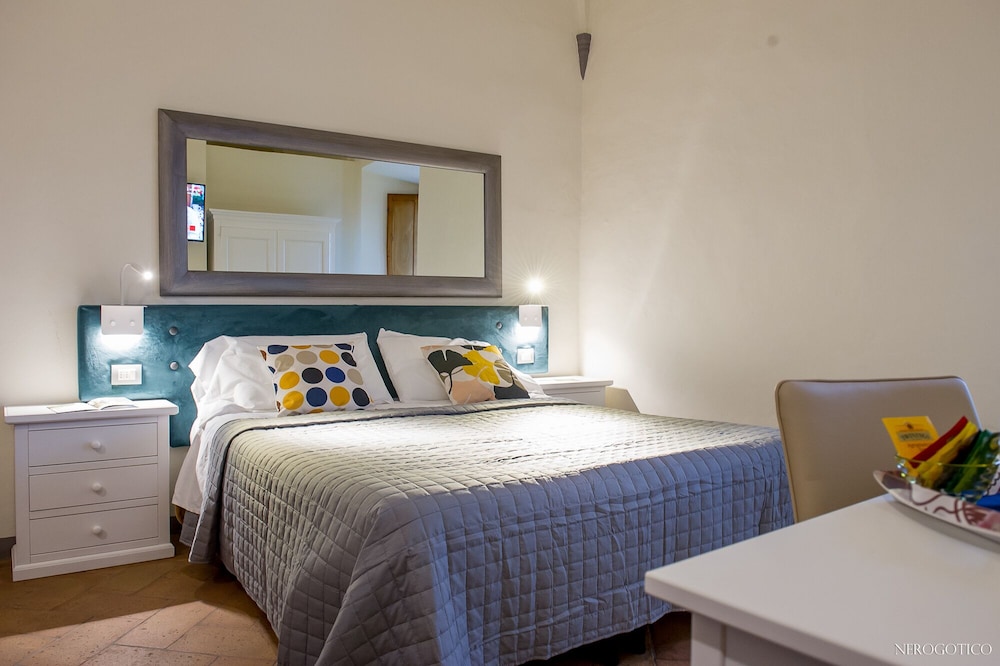 Chiostro Delle Monache - Hostel Volterra 50/50