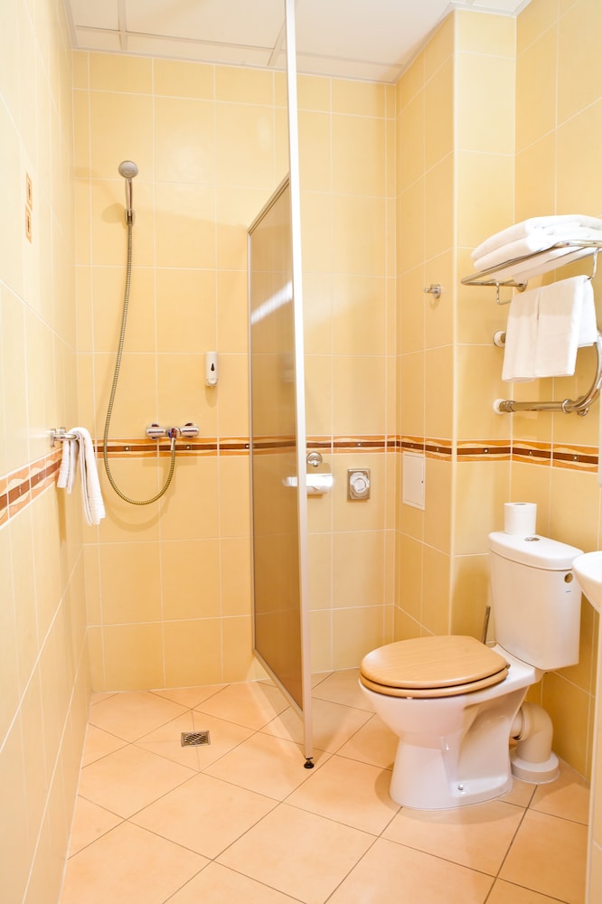 KOLONNA HOTEL BRIGITA 41/48