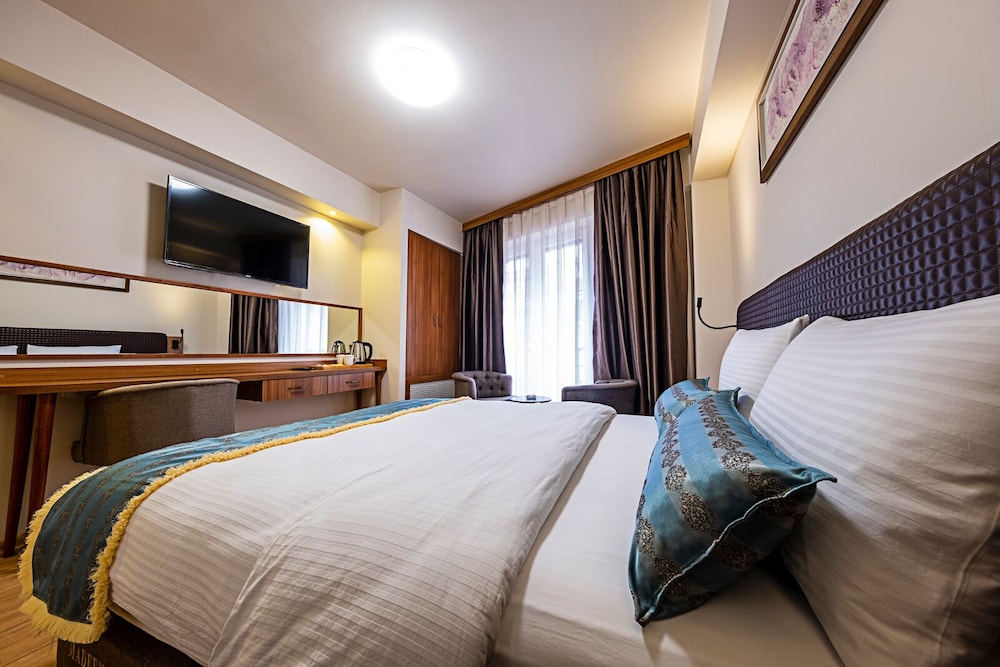 Madeen City Hotel 6/14