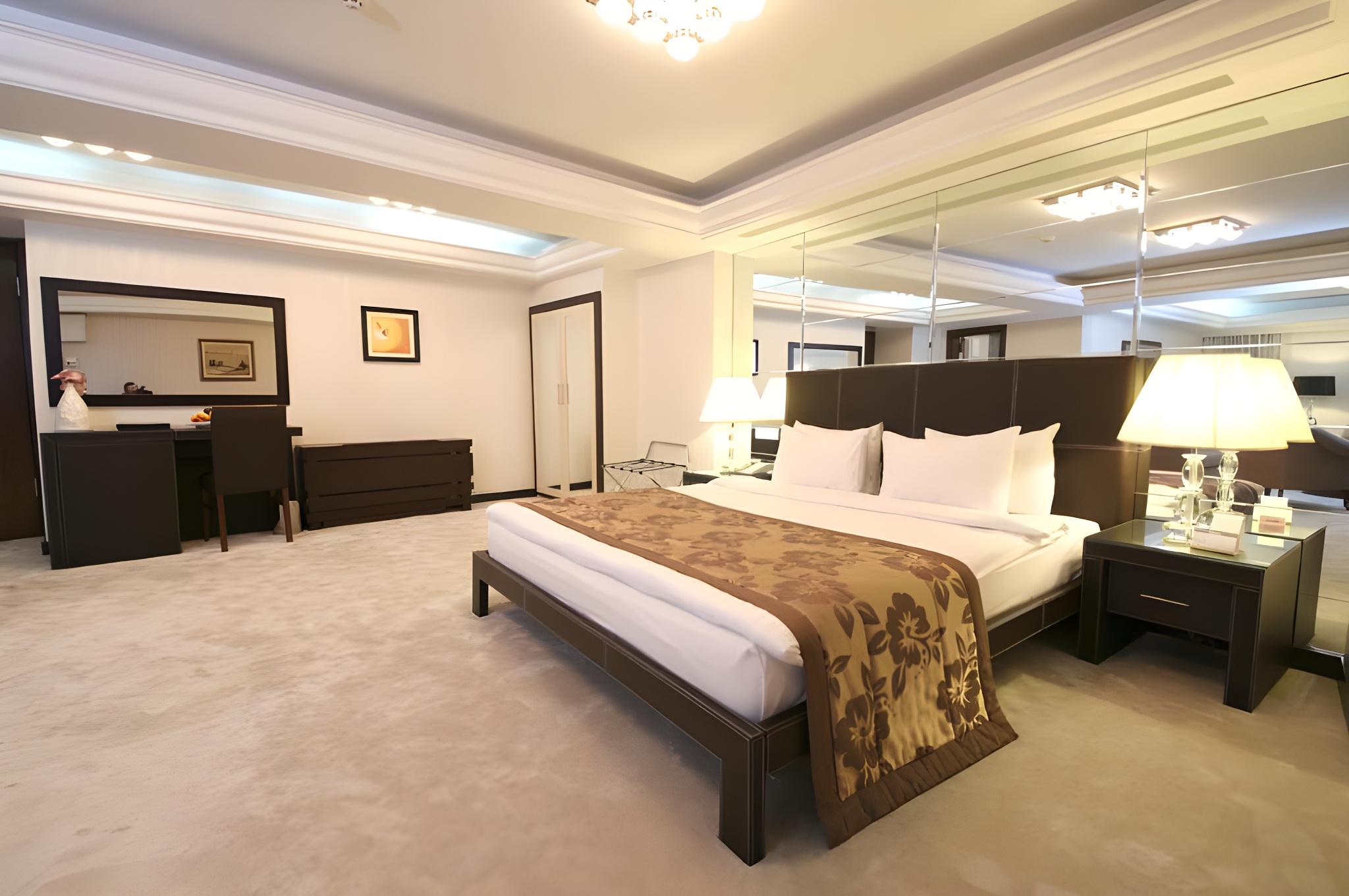 Executive, King Bed, French Bed
