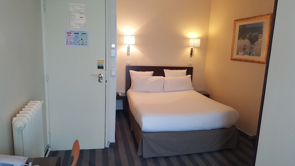 Hotel Saint Cyr Etoile 25/65