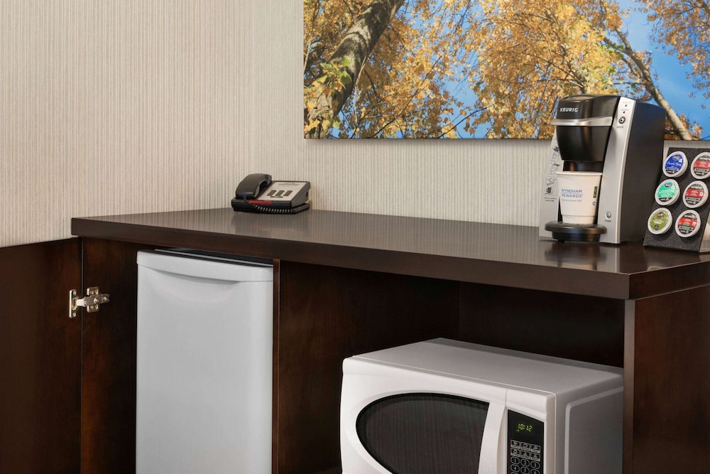 Days Inn By Wyndham Wainwright 24/27