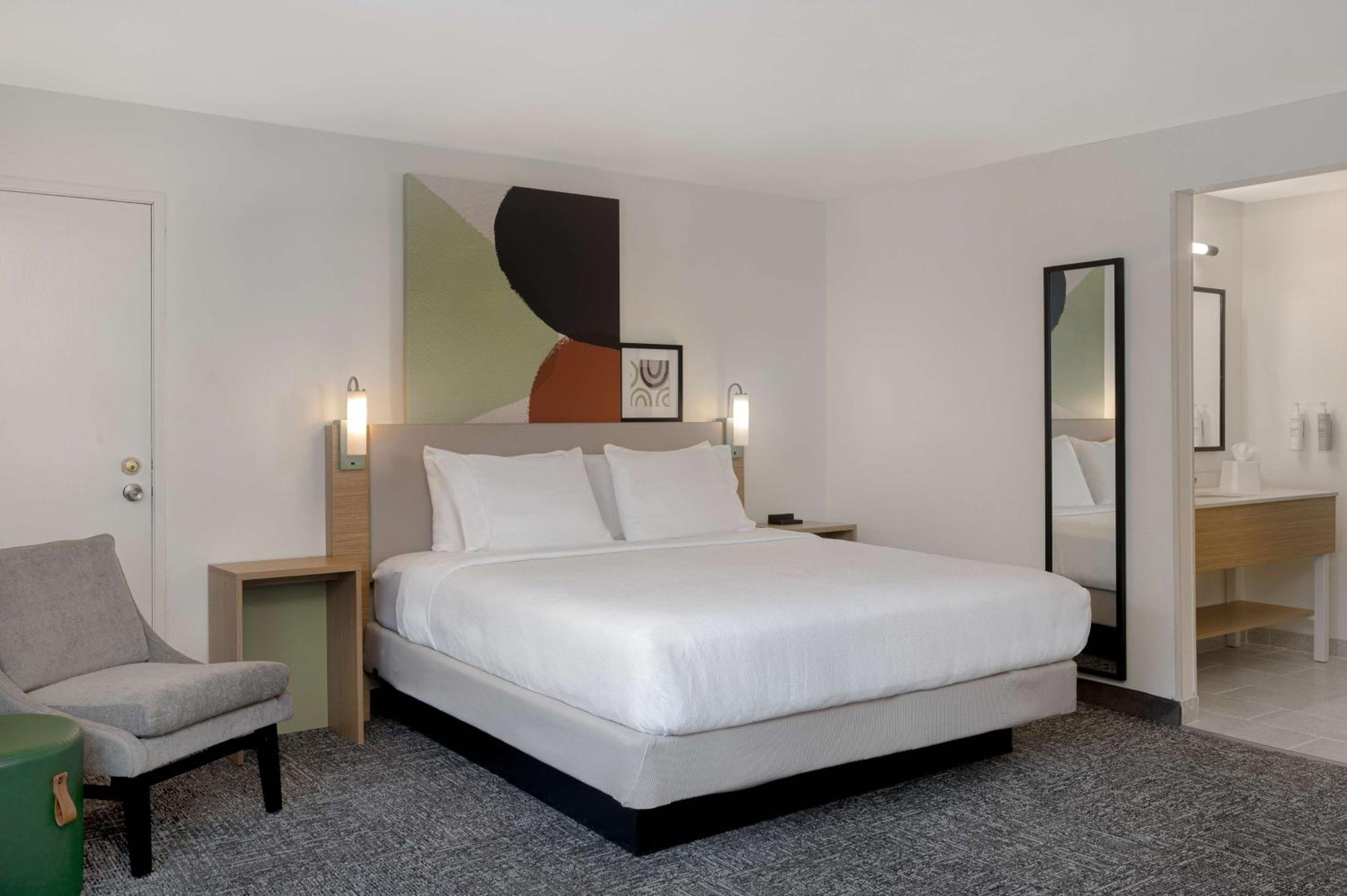 ROOM, KING BED