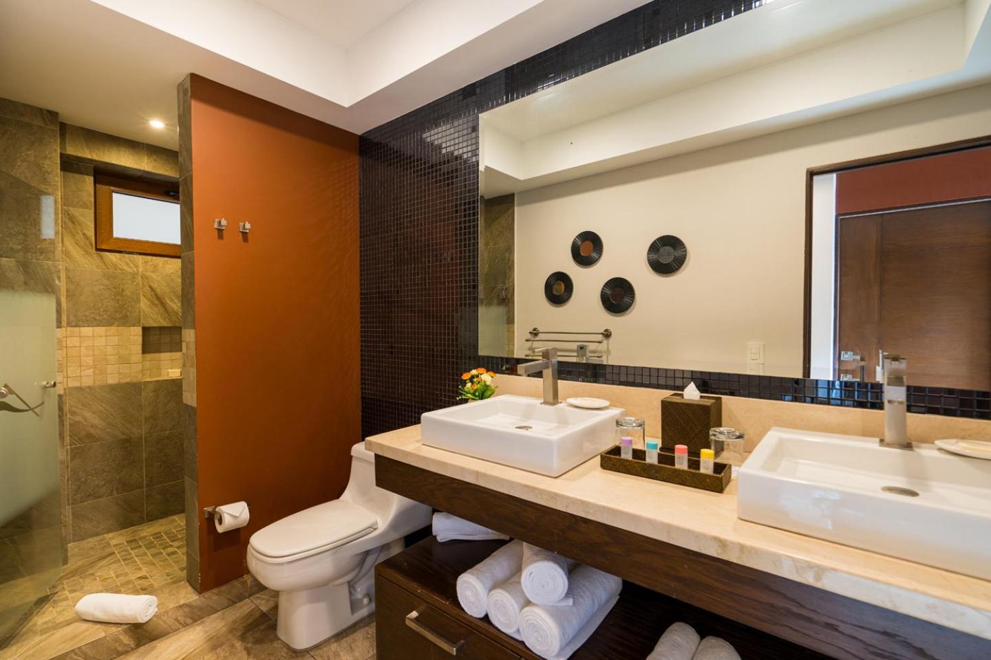 لوفت، Resorts By Pinnacle 220 4/5