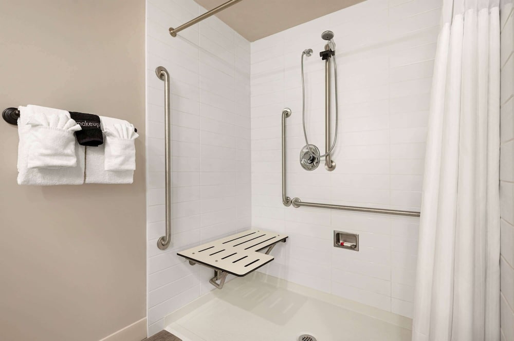Microtel Inn and Suites by Wyndham Antigonish 20/21