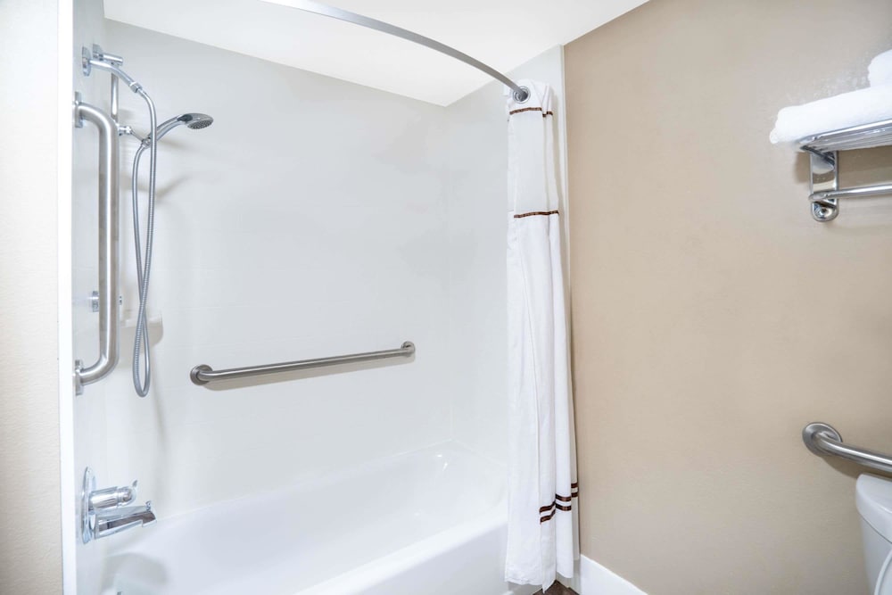 Super 8 by Wyndham Murfreesboro 9/30