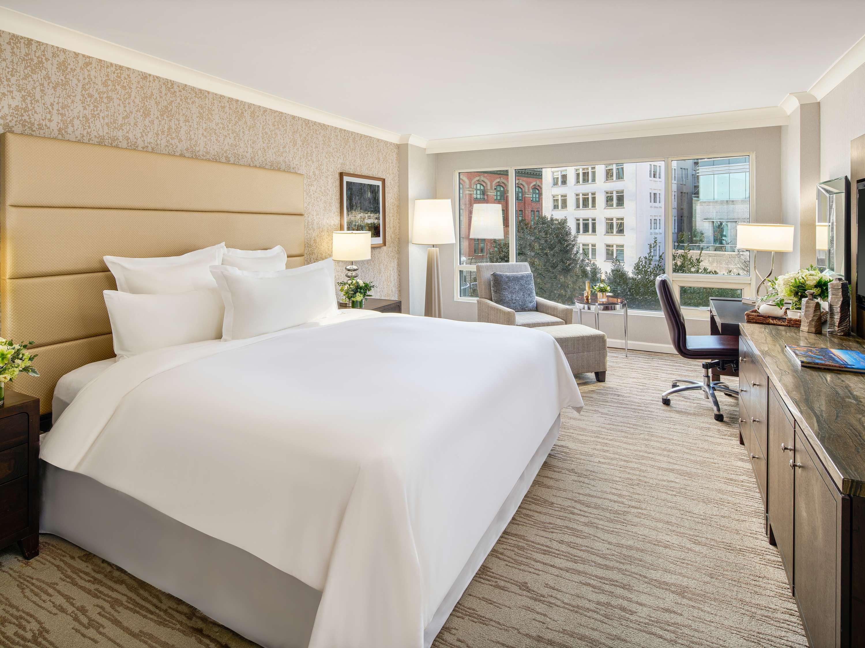 Room, City View