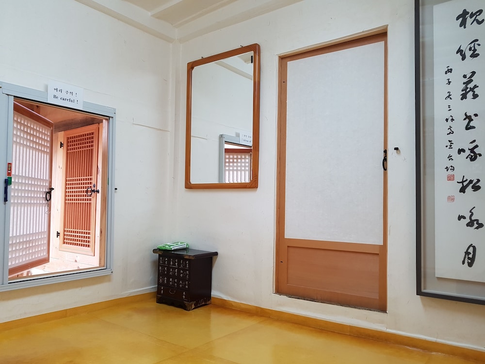 Jukheon Traditional House 13/50