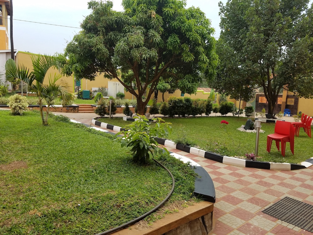 Sibyangu Standard Hotel 17/20