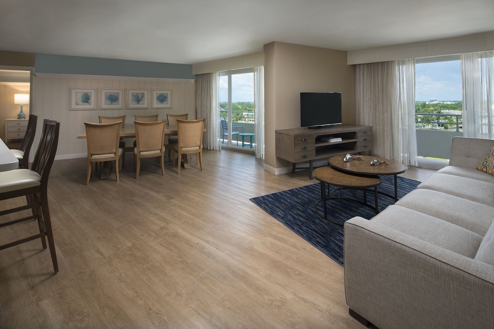 Edgewater Beach Hotel 41/64