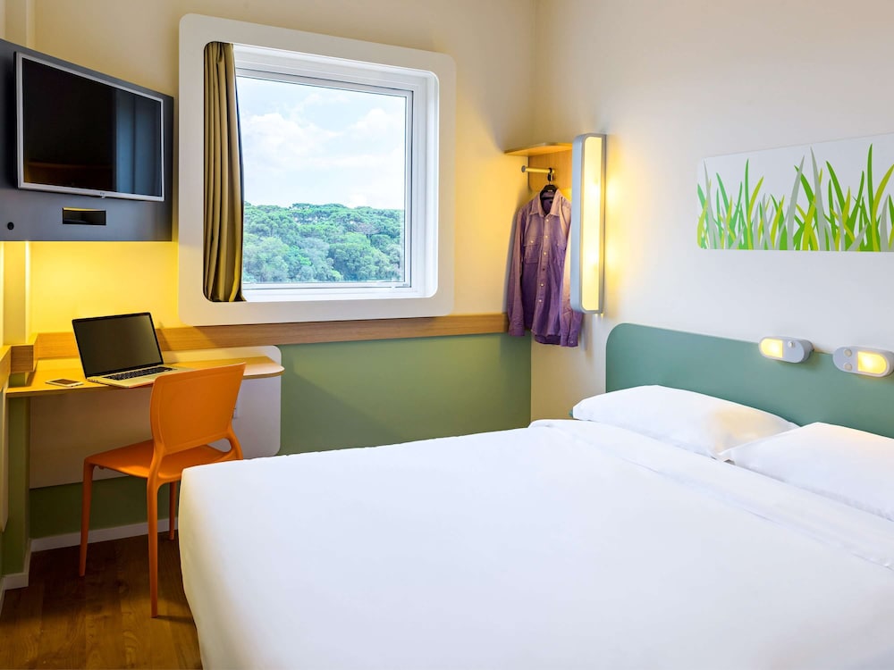 Ibis Budget Curitiba Aeroporto 24/65