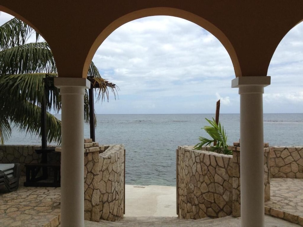 Waters Edge Guest House 29/38