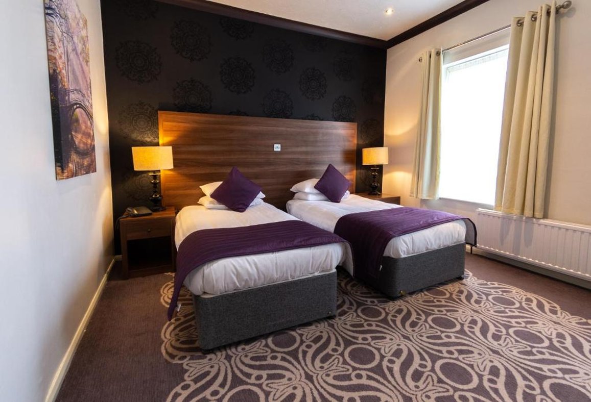 The Carlton Manor Hotel 10/36