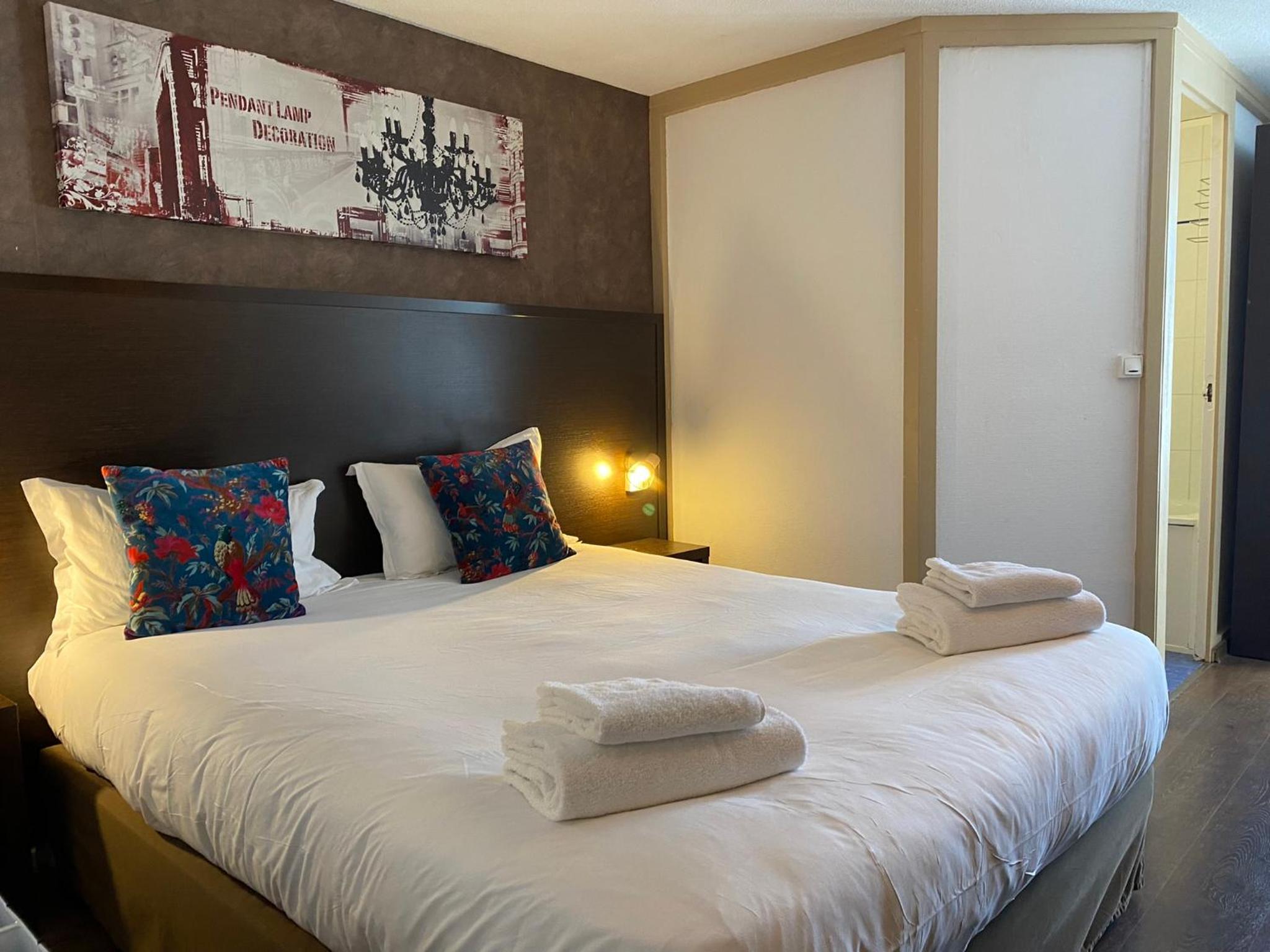 Room, Single, Single Bed