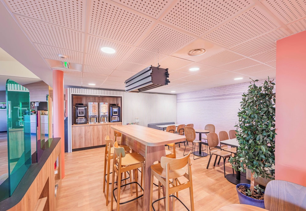 restaurant cafeteria