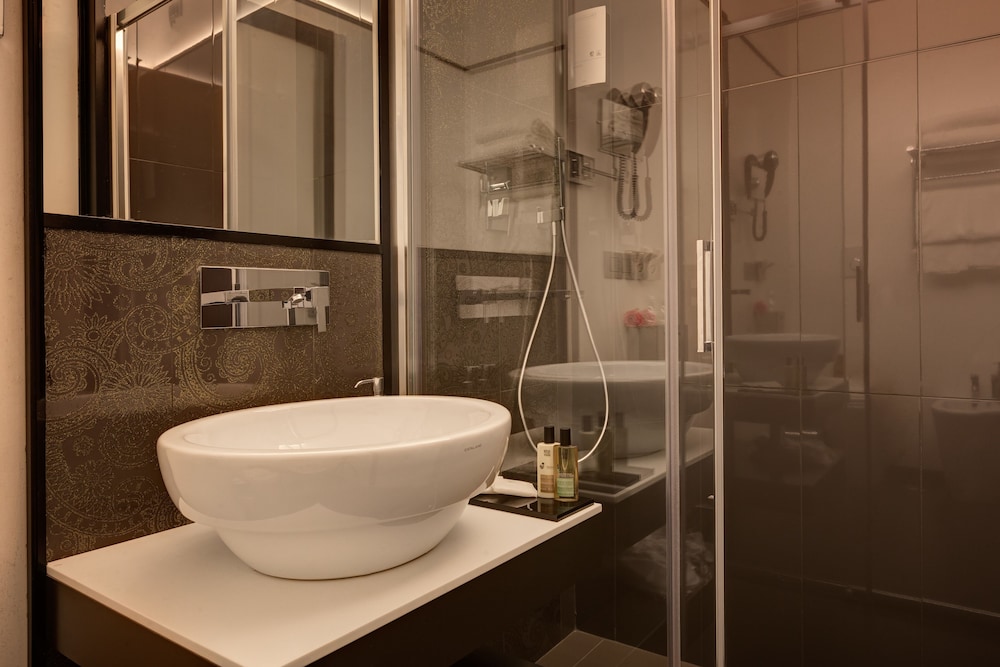 غرفة كومفورت بسرير مزدوج أو سريرين منفصلين، Dharma Luxury Hotel & Spa 9/9