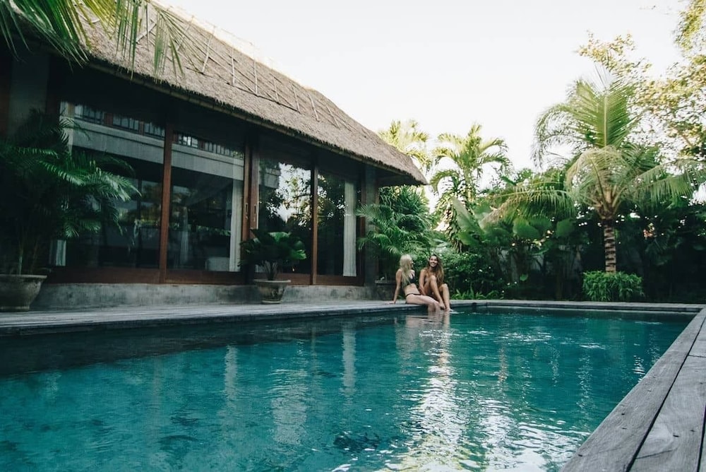 Zin Berawa Villas & Bungalows 9/54