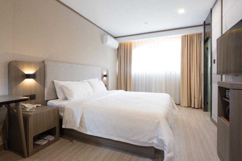 Hanting Hotel (Shenzhen Huaqiangbei Yannan Metro Station) 17/31