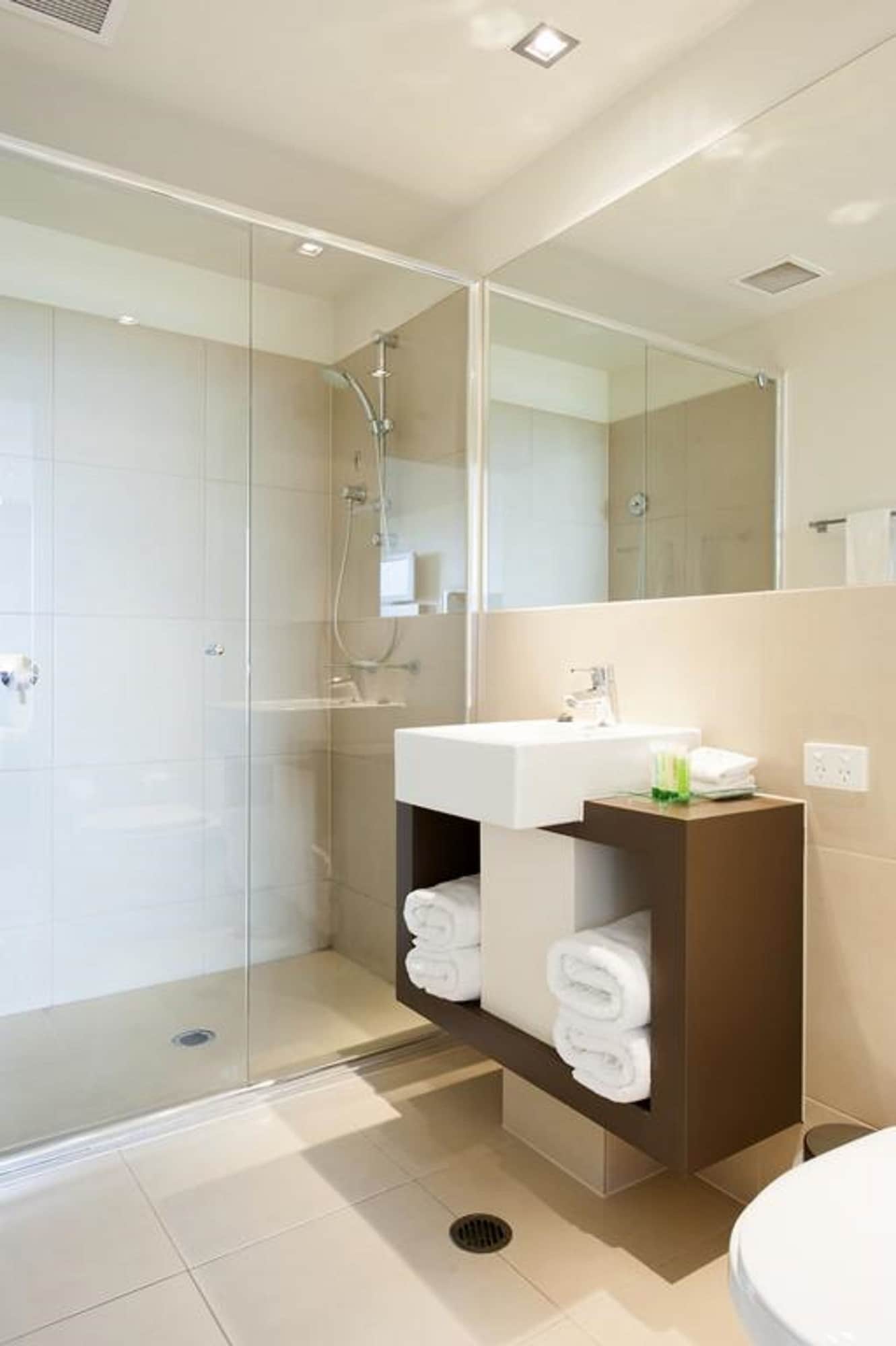 غرفة ديلوكس بسريرين منفصلين وسرير كينج بإطلالة على البحر، Wyndham Resort Torquay 5/5