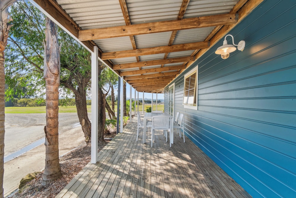 Coachhouse Marina Resort 20/50