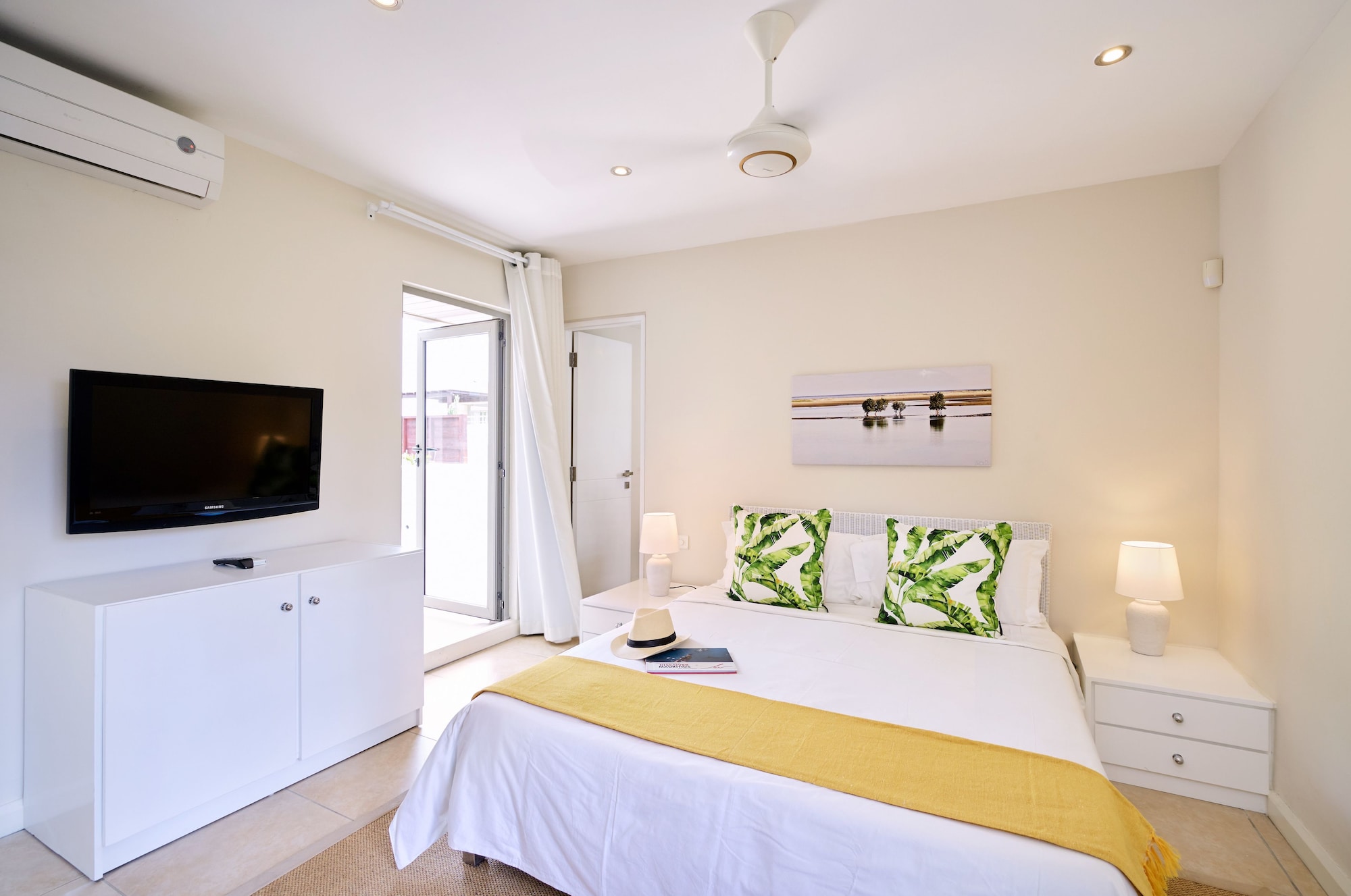 1 BEDROOM, PENTHOUSE, BEACH FRONT