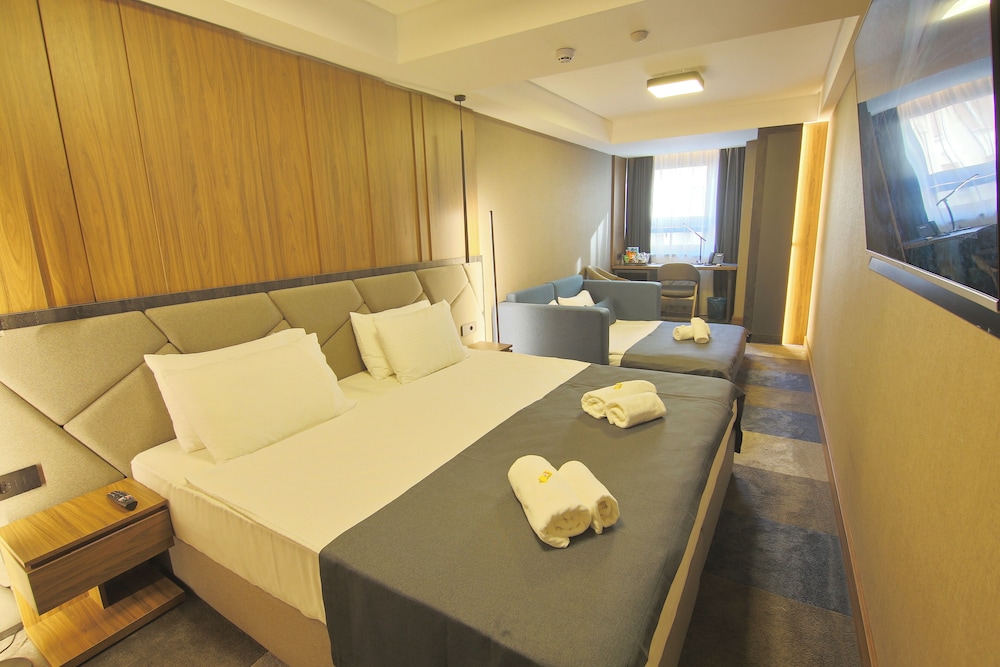 Junior Suite, Studio, King Bed, City View, Sofa