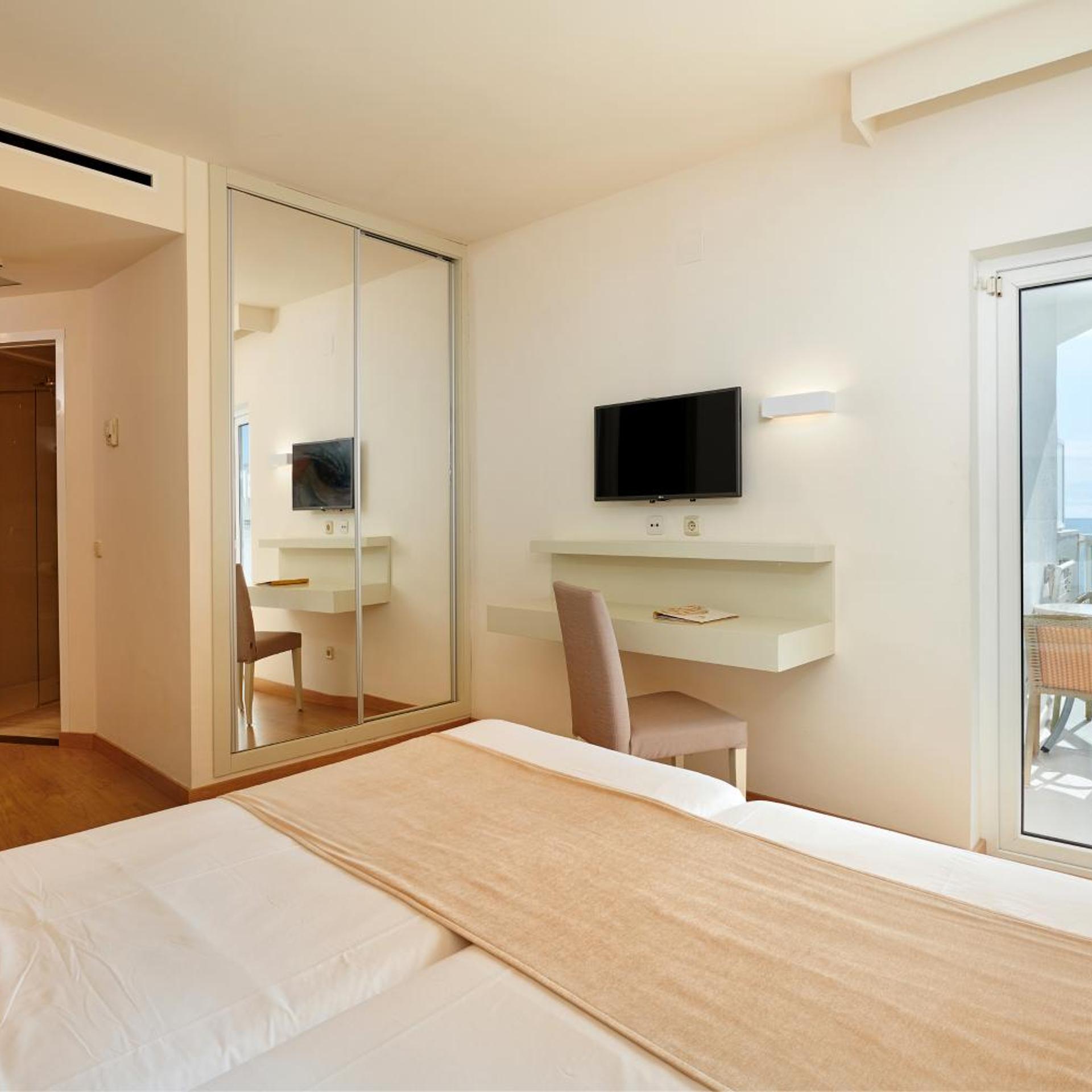 غرفة ثلاثية بشرفة، Hotel Sabina & Suites 2/4