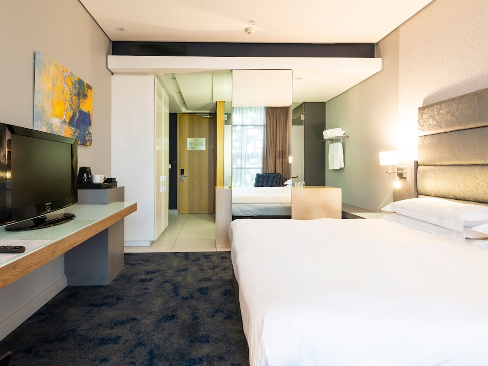 aha Gateway Hotel 11/34