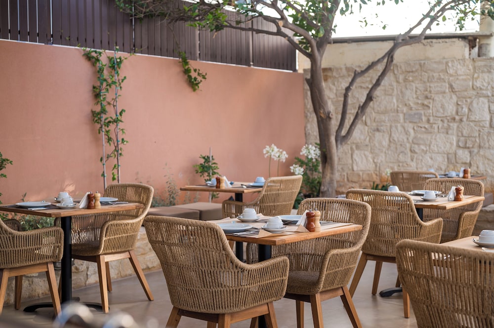 Pyria Hotel 63/80