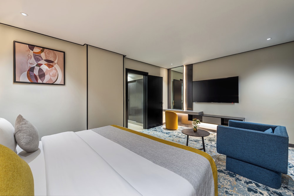 EXECUTIVE, SUITE