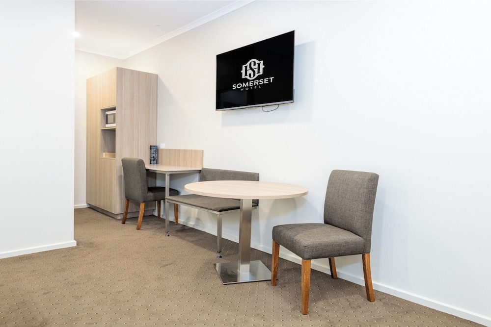 SOMERSET HOTEL 30/39
