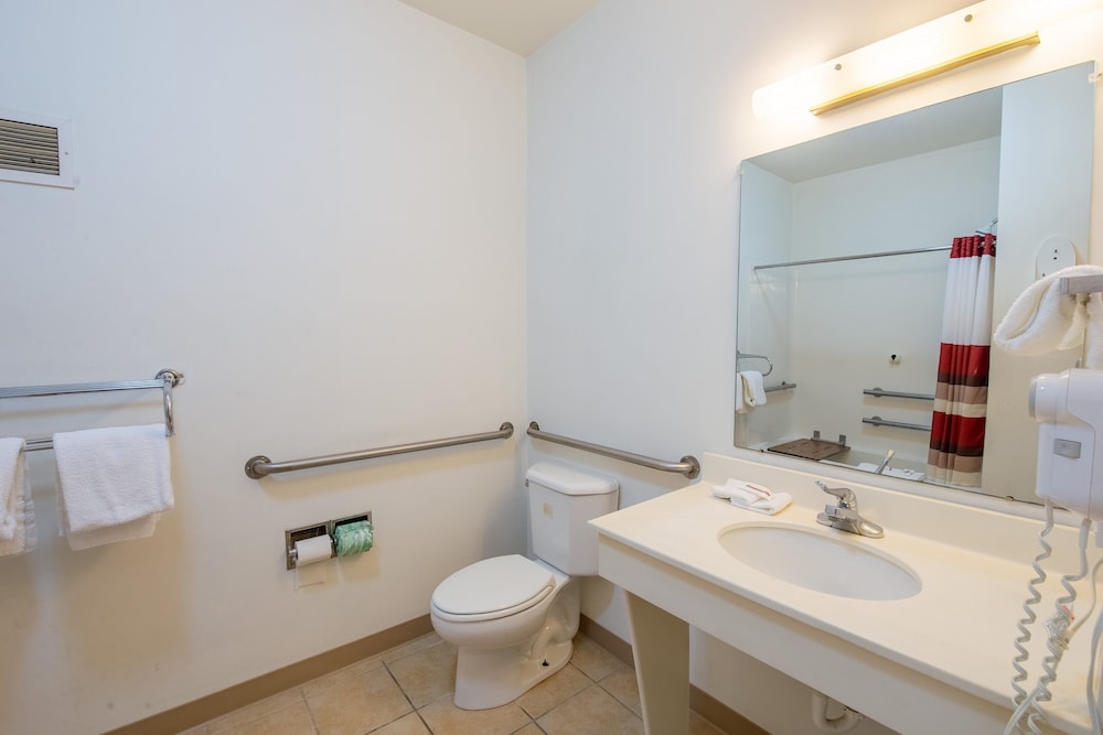Red Roof Inn and Suites Indianapolis Airport 19/46