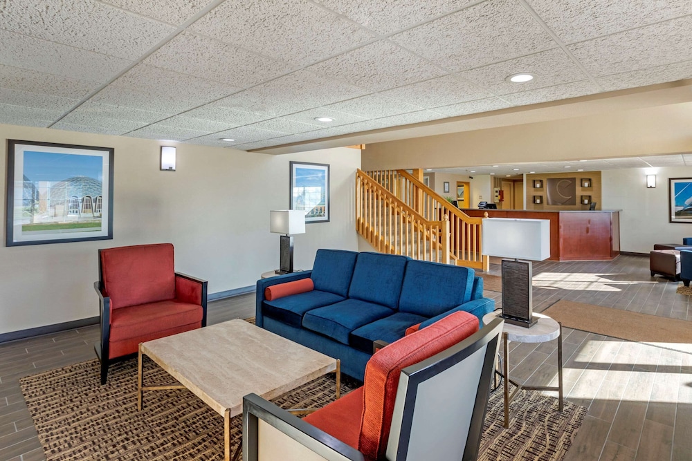 Comfort Inn Suites Jackson West Bend 25/38