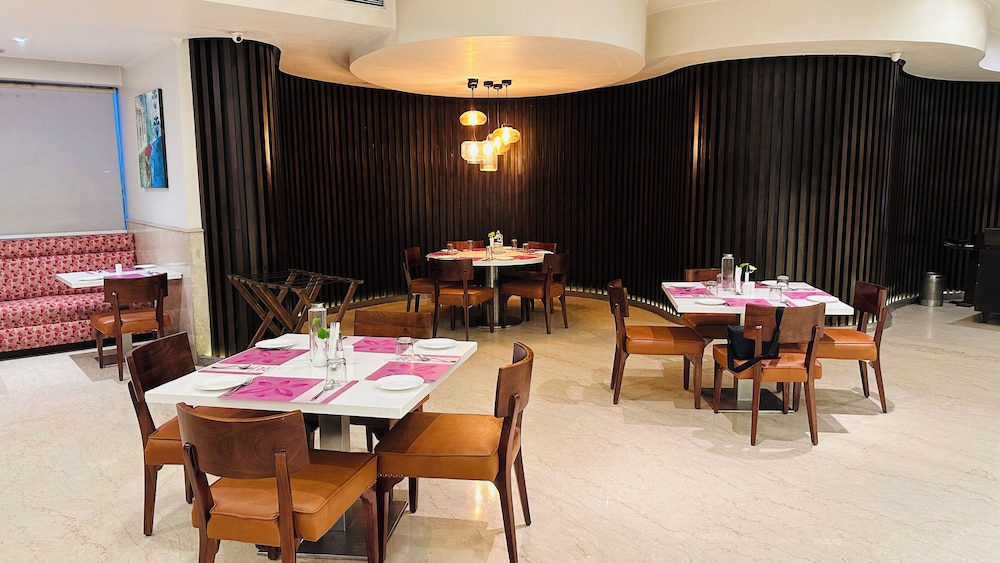 Regenta Central Jhotwara Club Ct 46/62