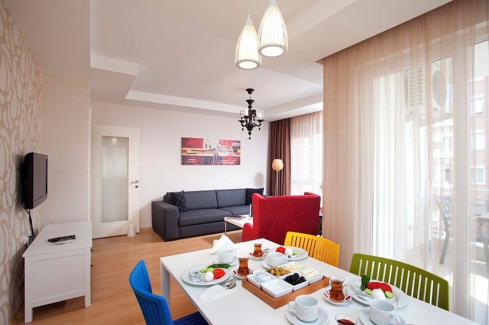 The Room Hotel & Apartments 52/63