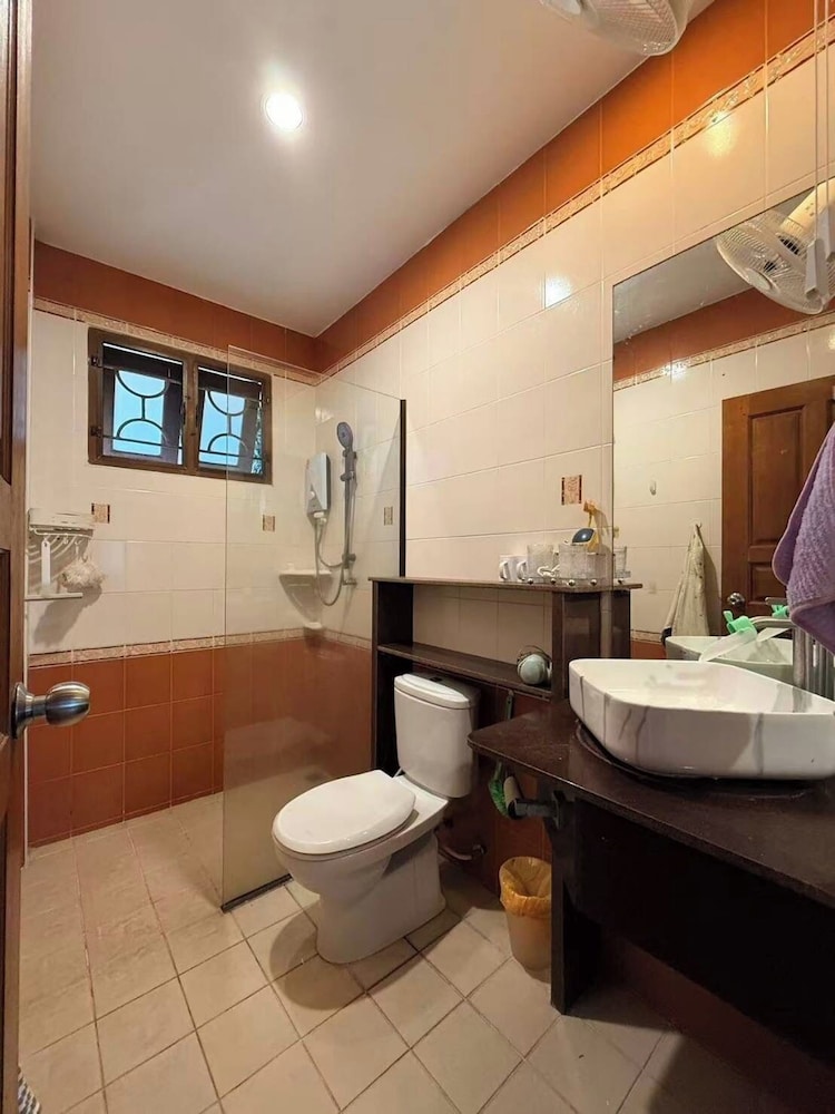 Krisada Beach Resort 51/56