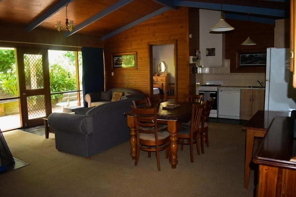 Clarendon Chalets 30/50