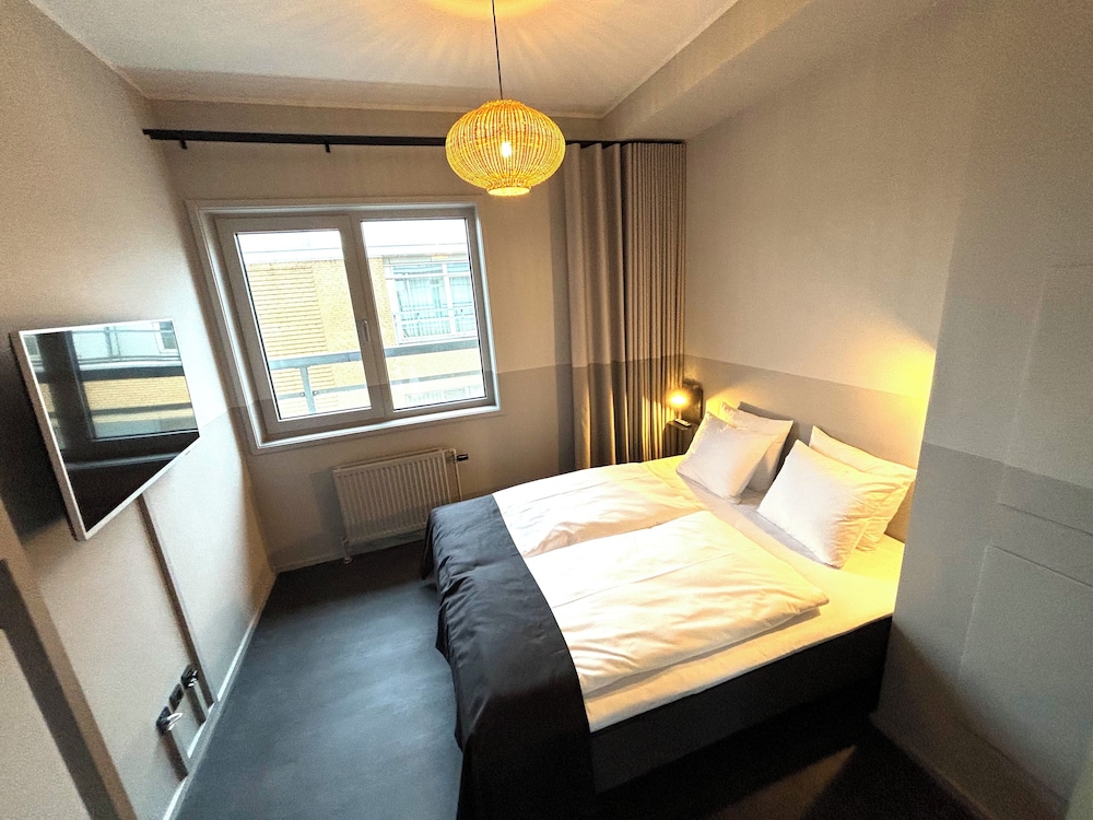 SUITE, BALCONY
