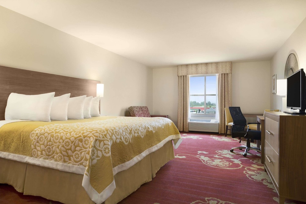 Days Inn And Suites Belmont 7/30