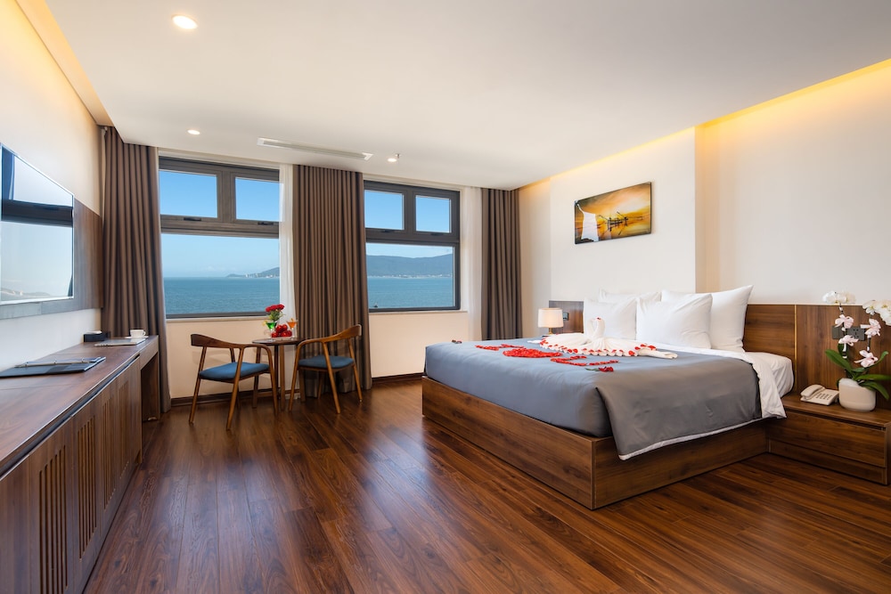 OCEAN, SUITE