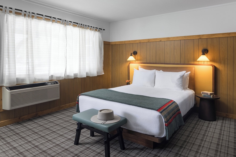 2 Bedrooms, Suite, King and Queen Bed, Sofa