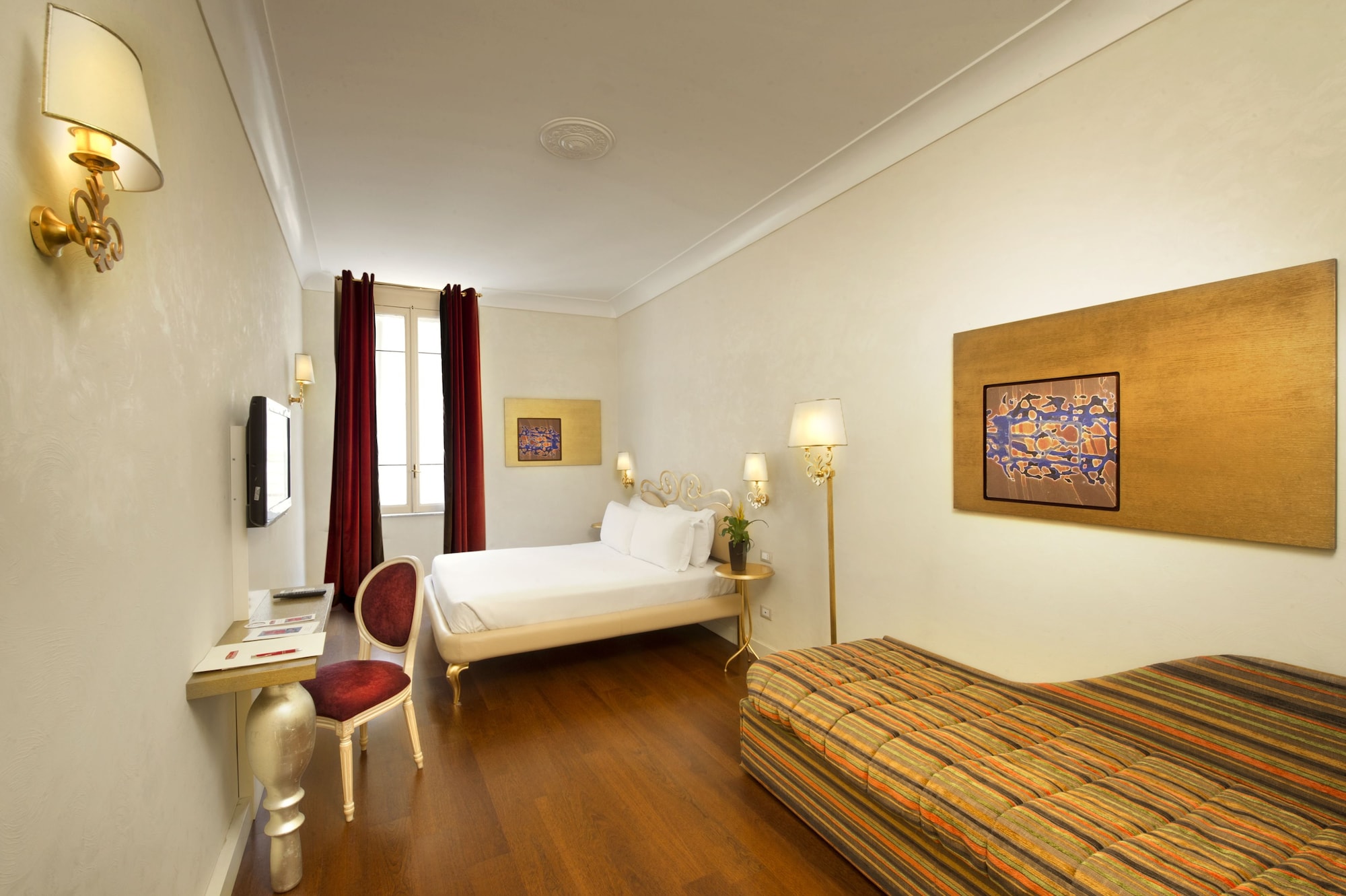 ROOM, QUADRUPLE