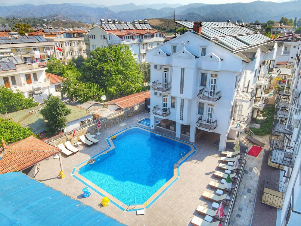 Yucel Hotel 48/50