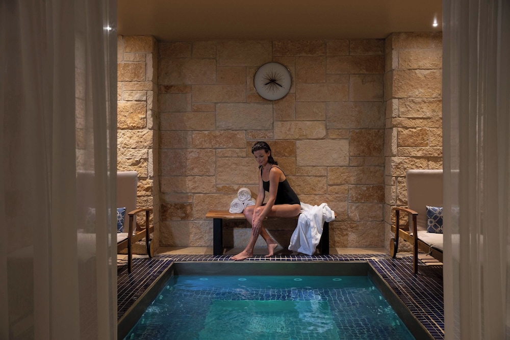 Lansdowne Resort And Spa 38/73