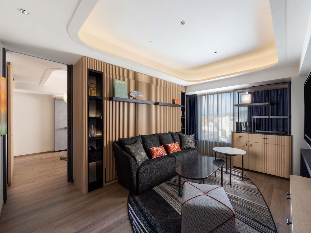 NOVOTEL NARA 63/84