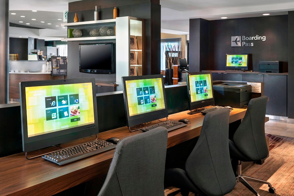Courtyard By Marriott Newark Liberty International Airport 28/37