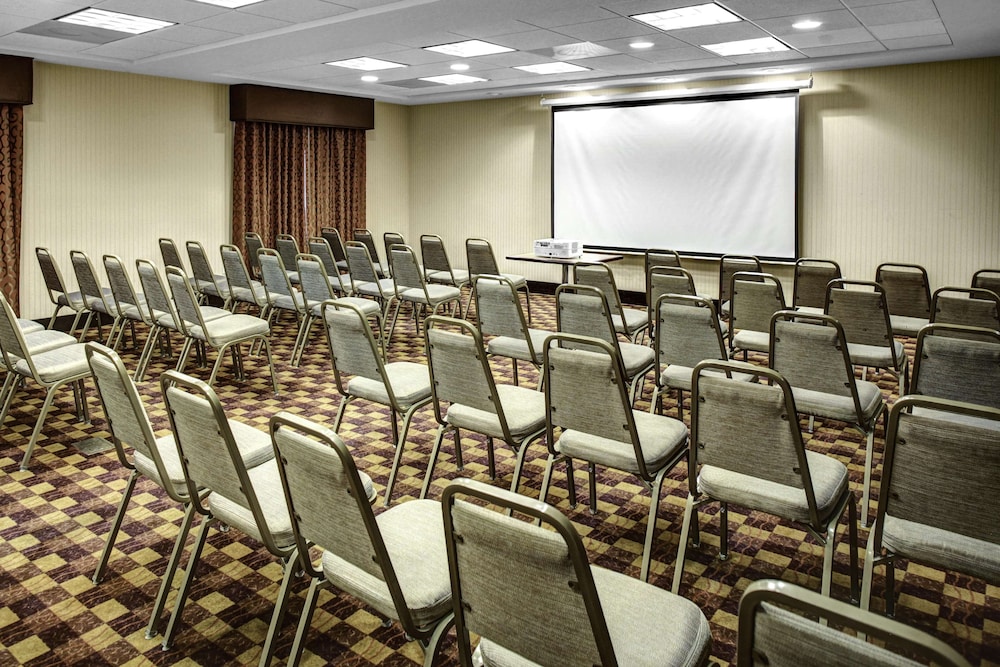 Hampton Inn and Suites-Bakersfield/Hwy 58, CA 47/51