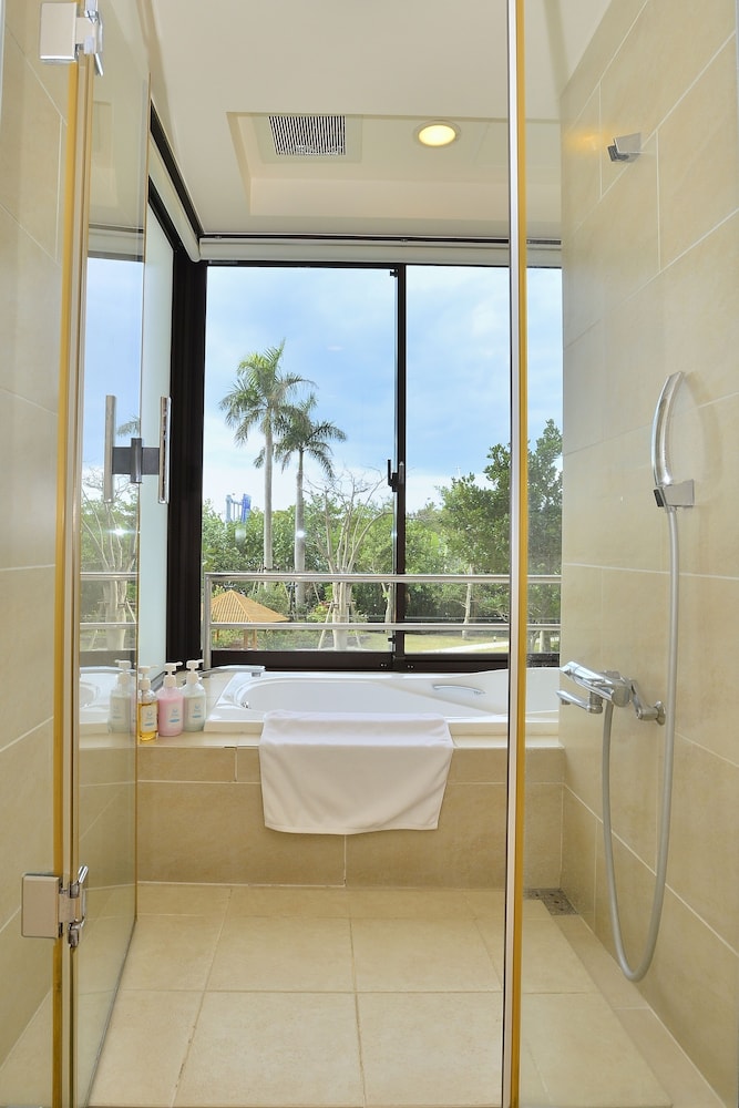 Moon Ocean Ginowan Hotel & Residence 50/50