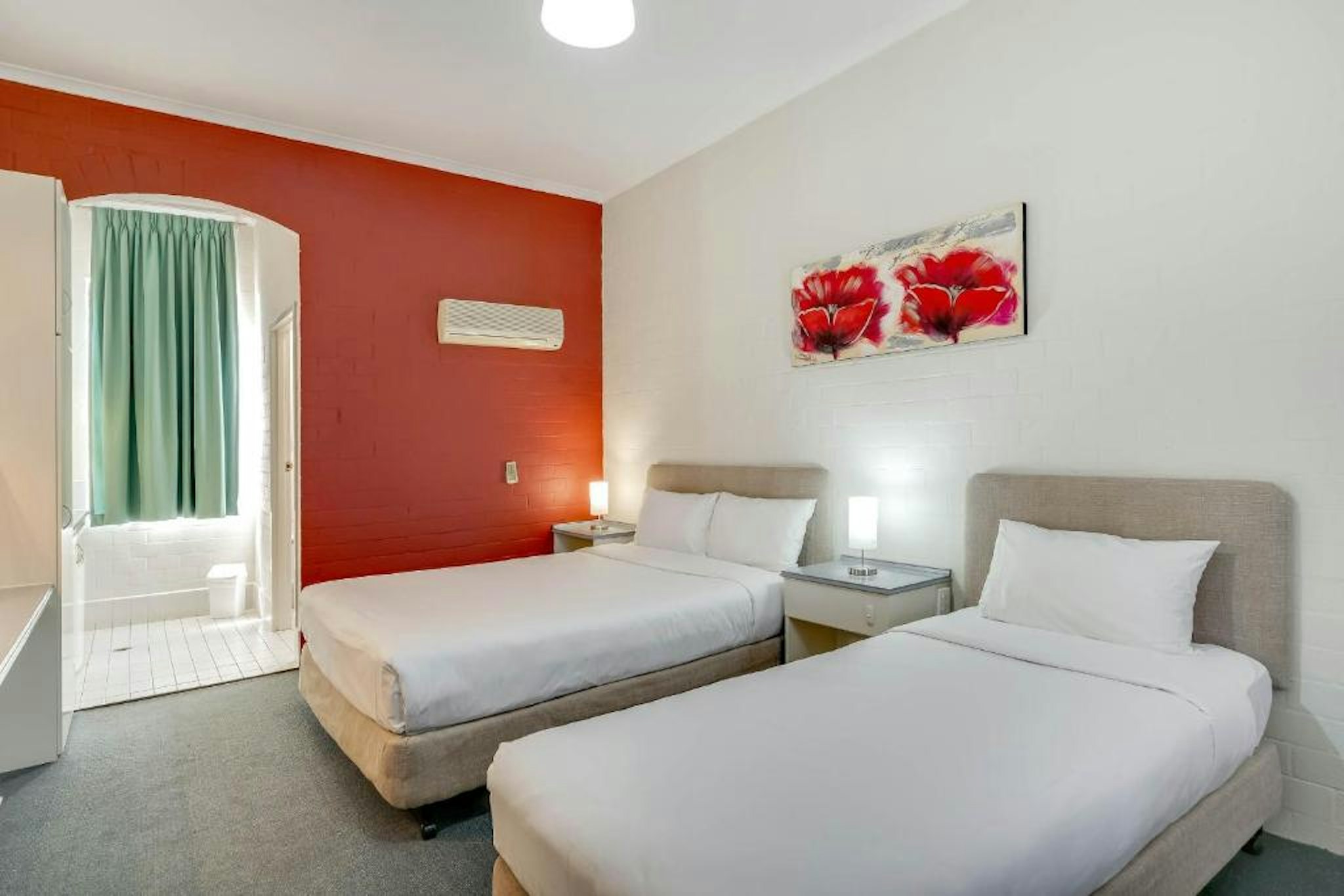 Prince of Wales Motor Inn 23/64