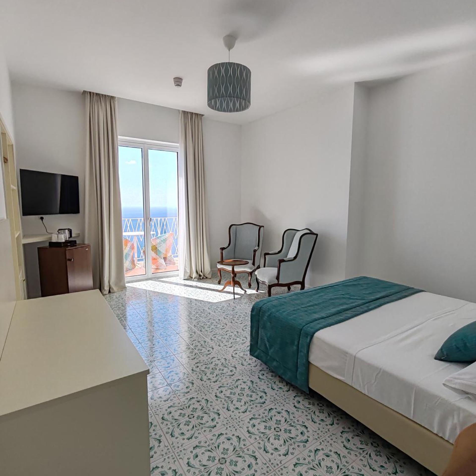 Classic, Double Bed, Sea View
